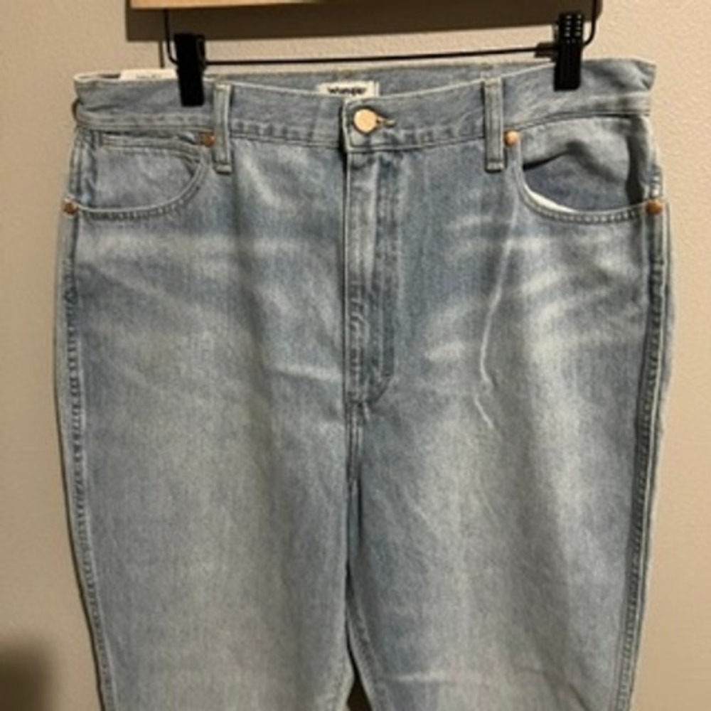 Wrangler Lovestruck High Rise Flare Jeans Light Wash Raw Hem 32/32 WROCK 672 - Picture 3 of 16